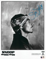 SNOOP DOGGY DOGG SIGNED 14X11 DEATH ROW PROMO PHOTO (ACG CERT AG17080)