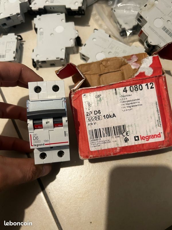 Disjoncteur Legrand DX3 courbe D 6A evite les coupures au demarrage