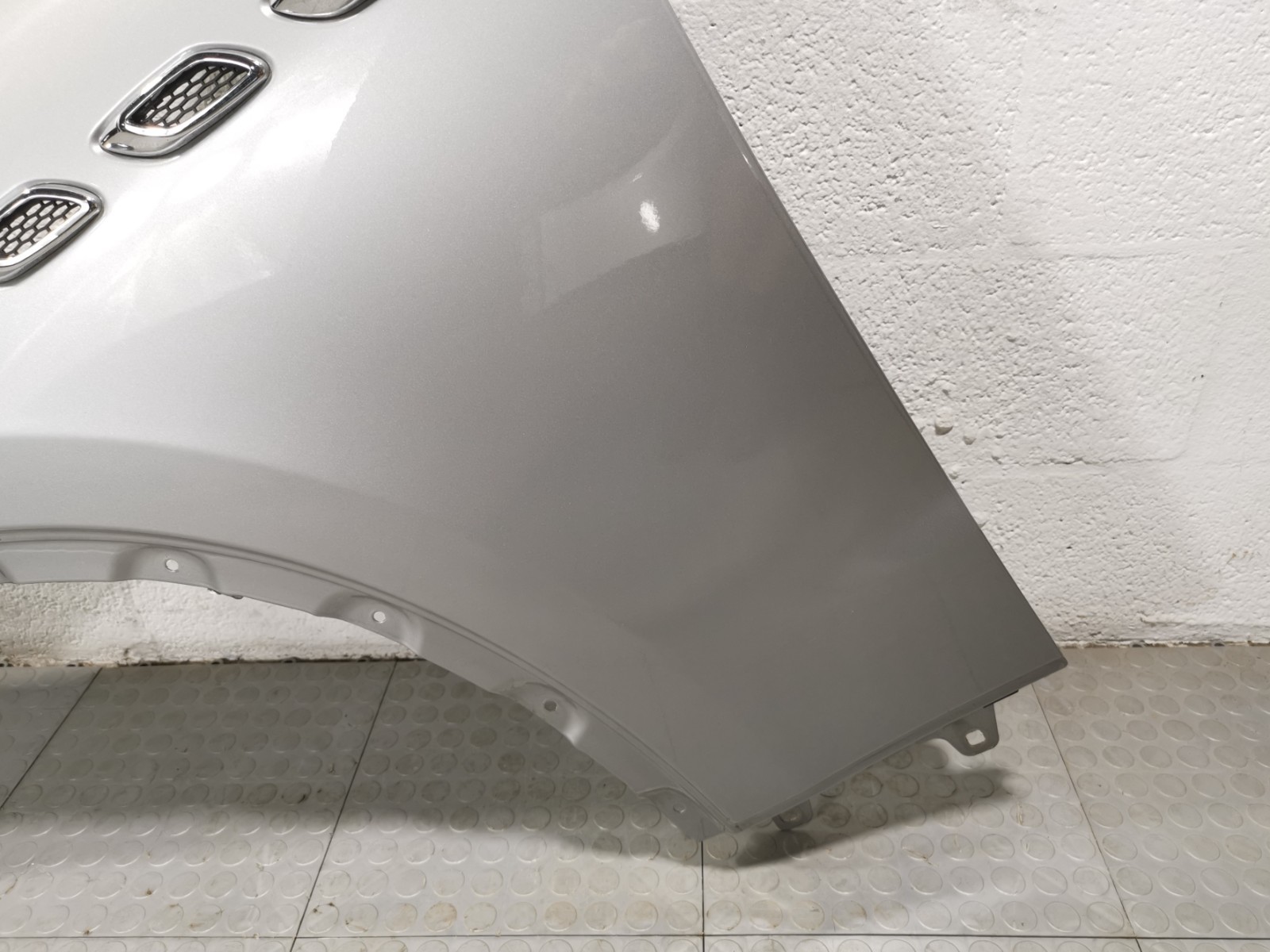 Maserati Levante 3.0 L AWD 2017 Front Left Silver Color Fender Cover OEM