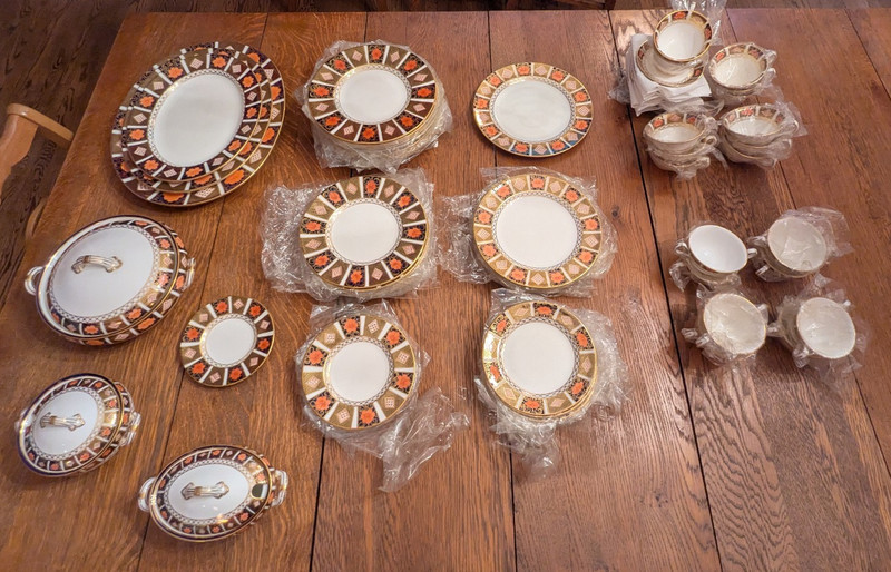 Royal Crown Derby Border "Old Imari" #8450 Bone China, 22 Karat gold , 102 pcs
