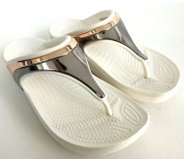 crocs sloane flip flops