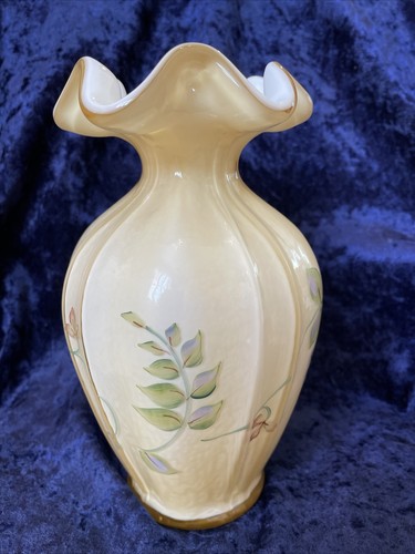 Fenton Yellow Cream Ribbed HandPainted by S. Smith Berries Leaves Vase Signed 7" - Picture 2 of 15