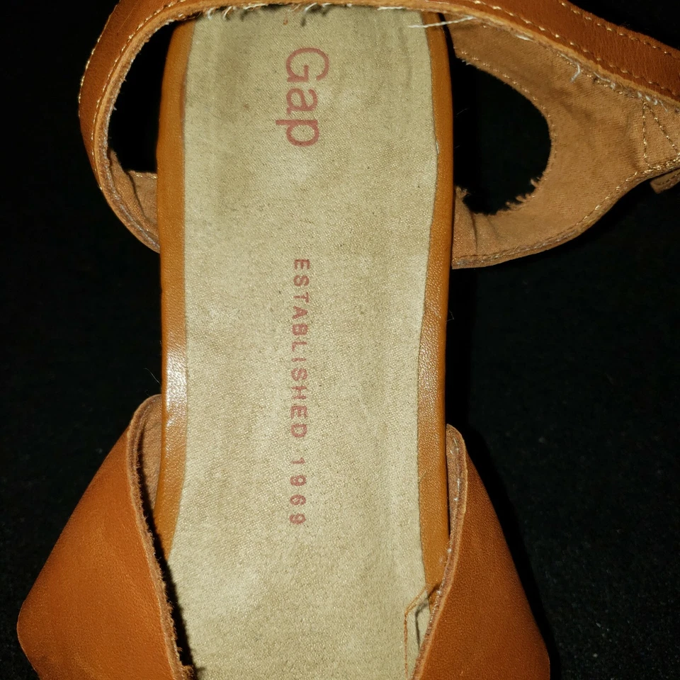 Tacones de cuña con hebilla de cuero tostado Gap talla 10 Foto 2 de 4
