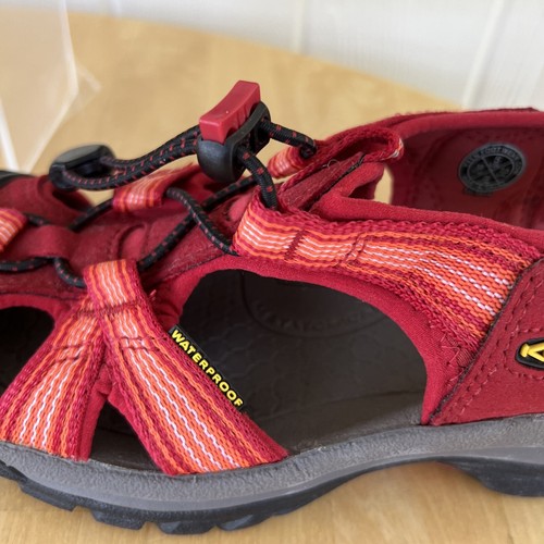 Keen Boys Red Newport Waterproof Closed Toe Sandals Hiking Shoes Size 5 - Picture 2 of 7