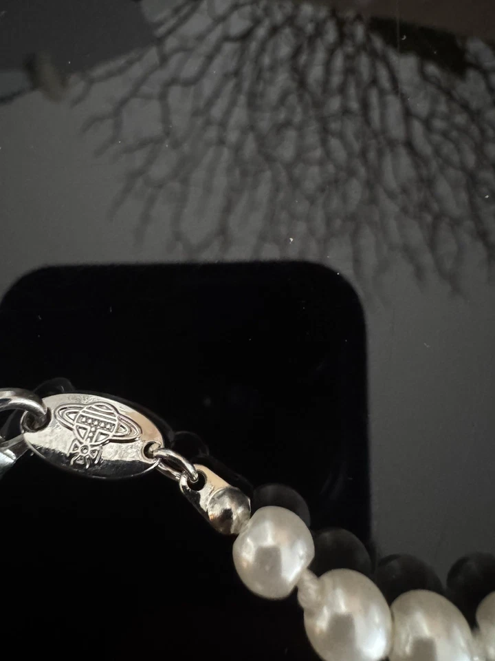 VIVIENNE WESTWOOD MINI BAS RELIEF PEARL CHOKER ORB PENDANT NECKLACE - Immagine 3 di 4