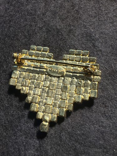 Vintage Signed OTC Patriotic American Flag Rhinestone Heart Gold Tone Brooch Pin - Picture 3 of 8