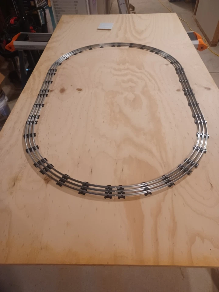 O GAUGE Tubular Steel Track O-36 Curve Oval Layouts - Power Source & Lock-Ons - Image 4 of 4