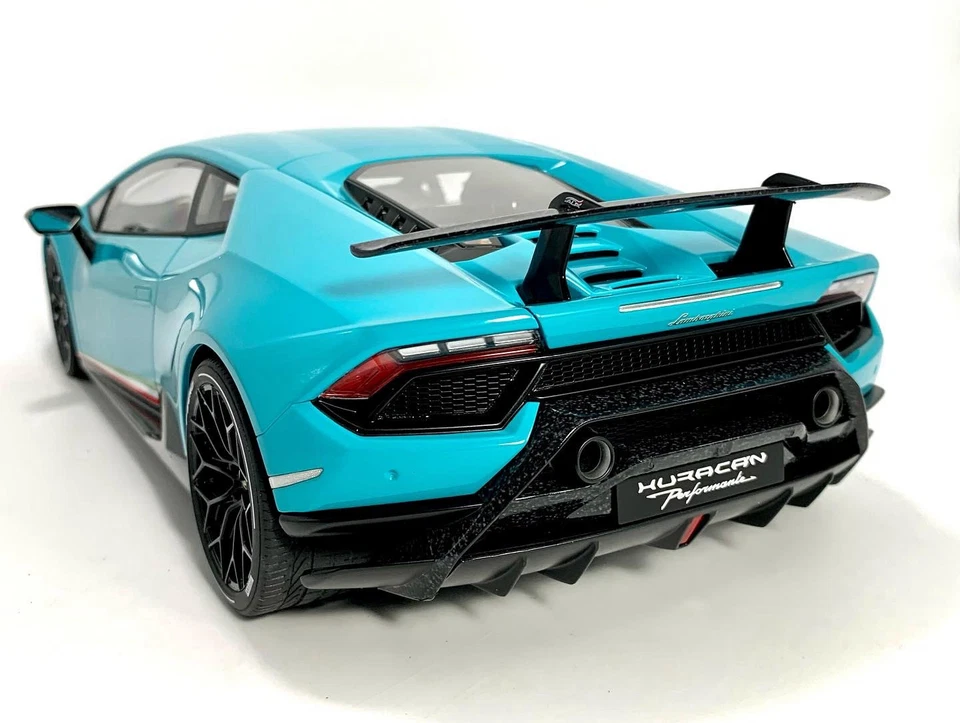 COCHE MODELO LAMBORGHINI HURACAN PERFORMANTE AZUL SÓLIDO 1/12 DE AUTOART 12077 Foto 3 de 4