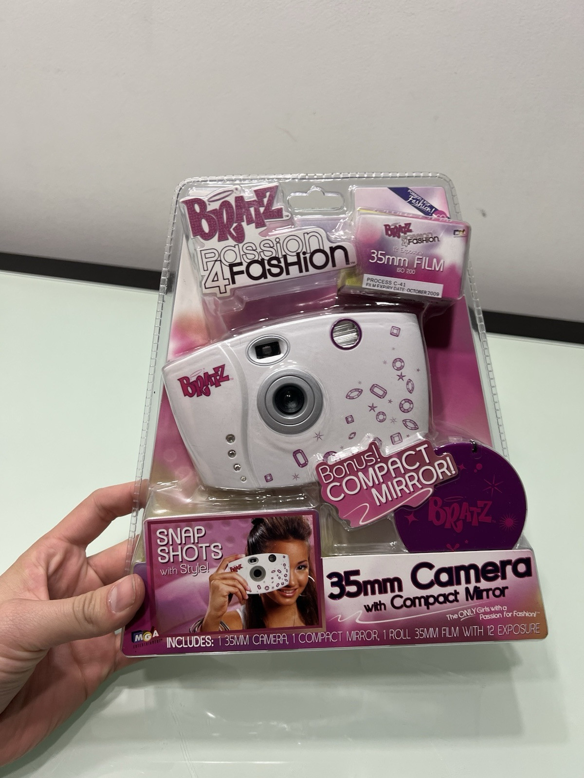 Bratz Real Camera Flash 35mm Film Purple Compact Mirror Pass