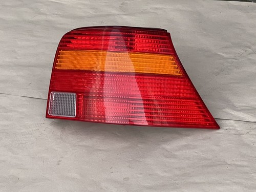 VW Golf 4 Limousine Heckleuchte Rücklicht Rückleuchte rechts 37740748 , 37740719