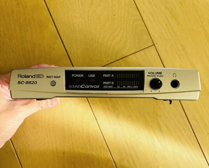 Roland SC-8820 SOUNDCanvas 1608 TÖNE 64 STIMMEN 32 TEILE 64 EINFÜGEEFFEKTE - Bild 2 von 4