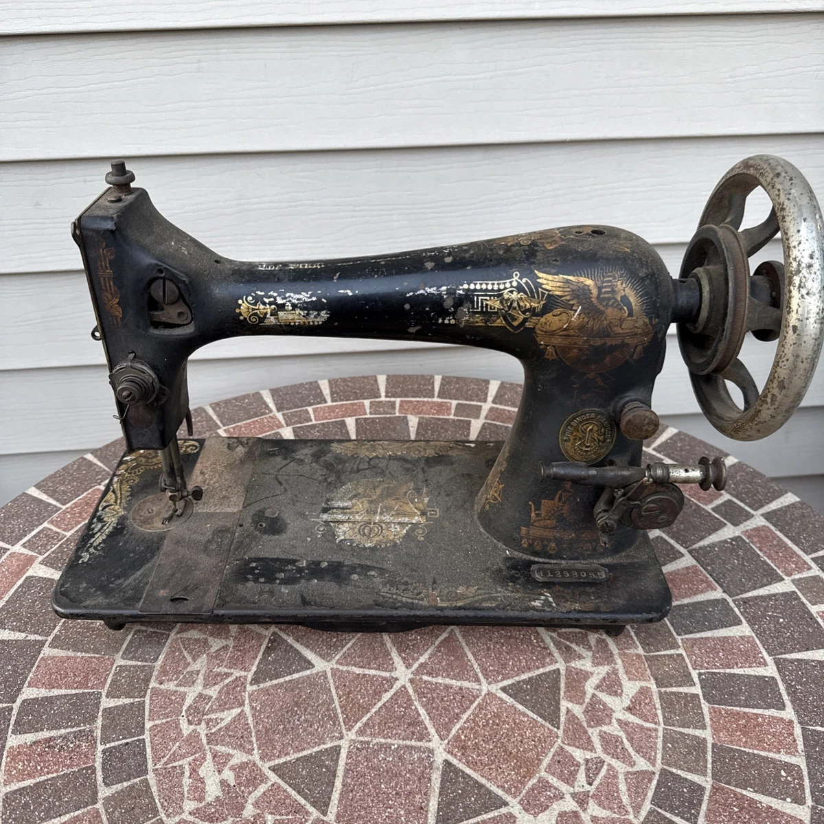 Singer Sewing Machine Model 27 In Antique Sewing Machines for sale