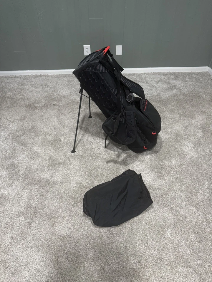 Bolsa de golf híbrida Ogio Woode de 8 soportes Foto 3 de 4