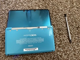 Nintendo 3DS w/ 32GB SD Card and Stylus