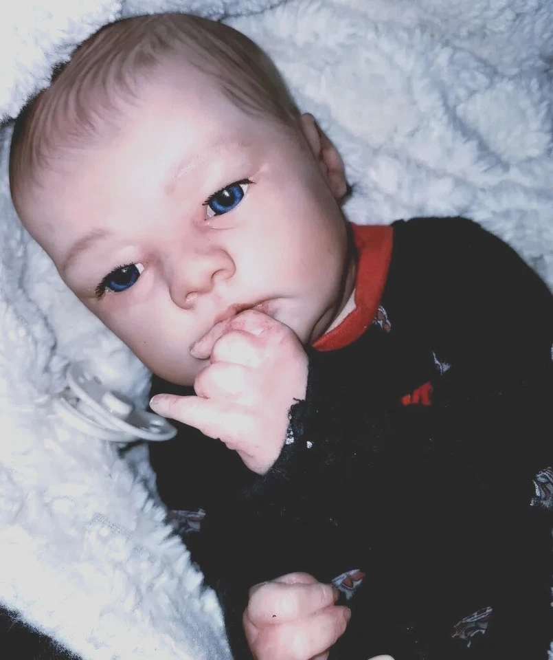 Bebé niño o niña renacido Foto 2 de 4