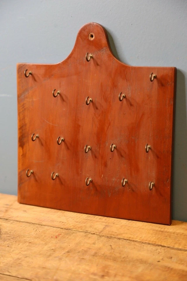 Vintage wall rack key holder Primitive wood cutting board Kitchen farmhouse - Image 2 of 4