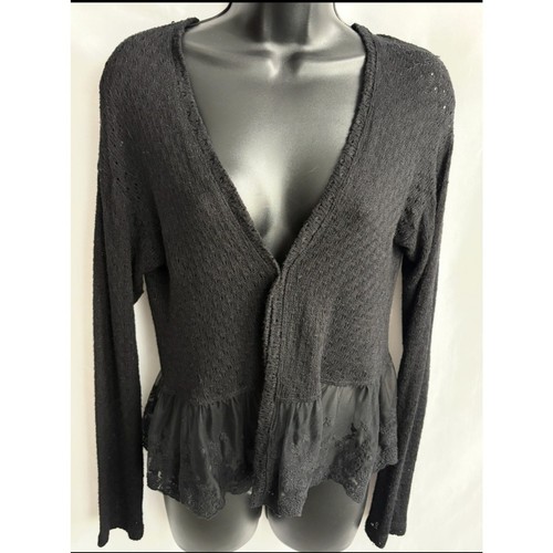 American Rag schwarze Strickjacke Spitze Rüschensaum Gr. S vorne offen Schrankklammer