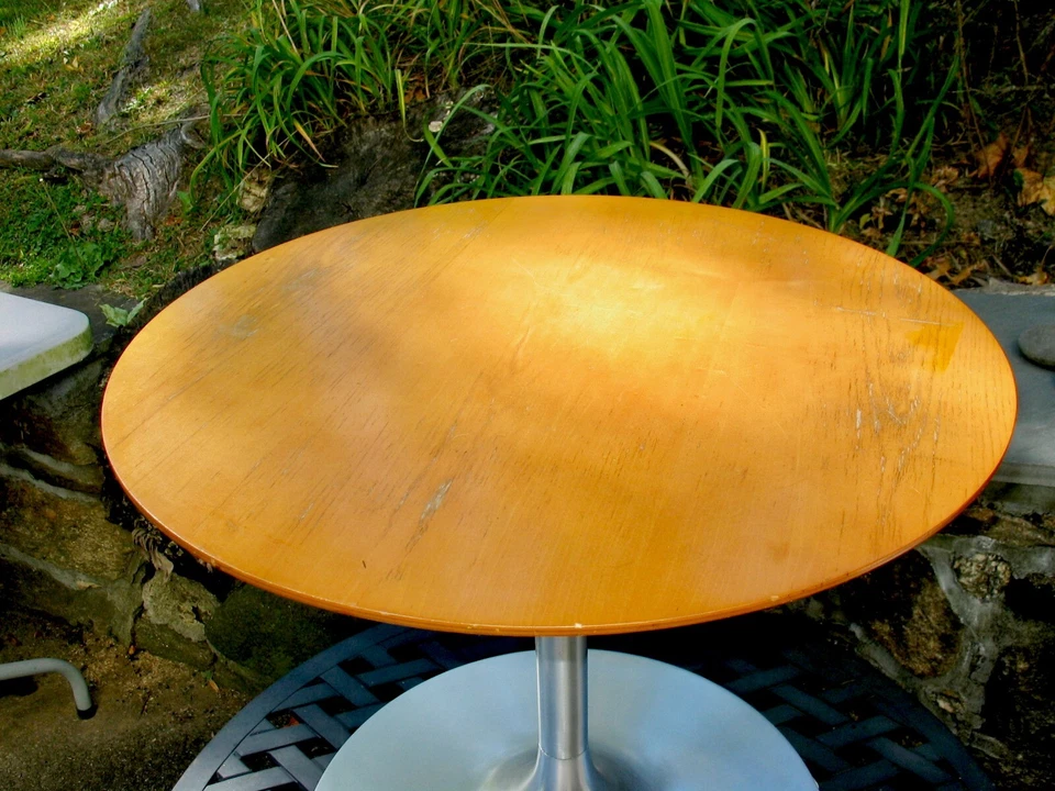 复古 TUOHY 圆形 TULIP 脚踏桌木顶刷钢底座原装 标签 — 第 2/4 张图片