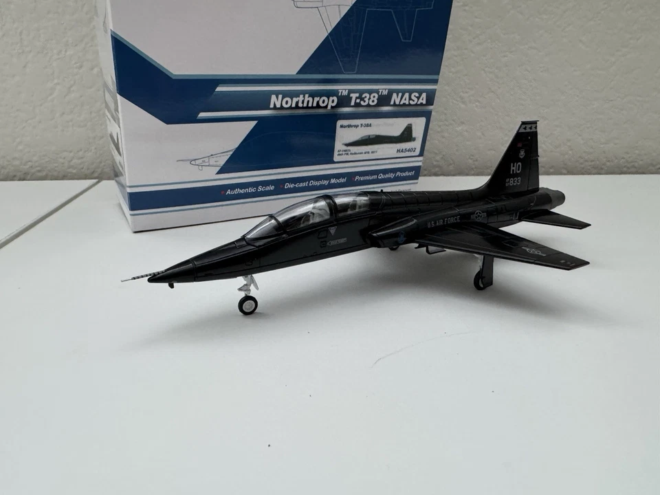 Hobby Master HA5402 Northrop T-38A 67-14833, 49th FW, Holloman AFB, 2011 - Image 2 of 4
