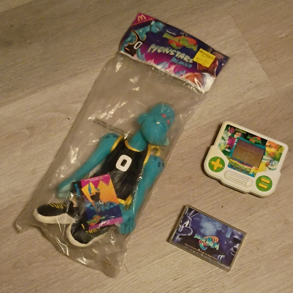 96 Tiger Space Jam Workin juego paquete con banda sonora casete Monstar sellado  Foto 2 de 4