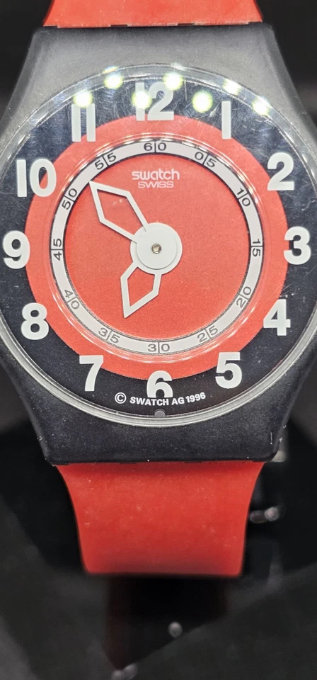 Reloj de cuarzo suizo ultra delgado vintage Swatch Skin VGS L02 1996 rojo negro Foto 4 de 4