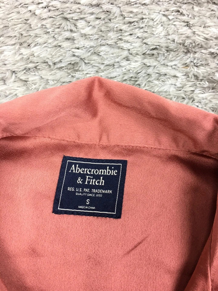 Camisa de pijama Abercrombie & Fitch para mujer talla pequeña roja/marrón abotonada sedosa Foto 4 de 4