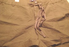 NWT WOMENS GAP CUFFED SLASH POCKET SHORTS-SIZE 16-OLIVE GREEN