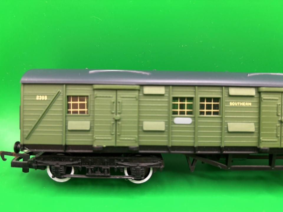 Hornby OO Gauge R178 SR Bogie Luggage Van 2355 (Malachite) eBay