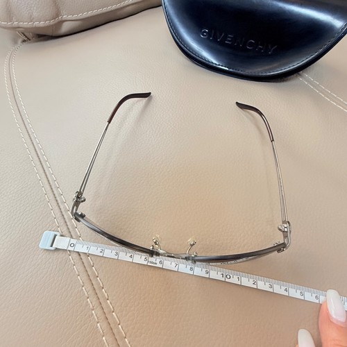 Pre-Owned Givenchy sunglasses - Picture 8 of 11