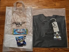 Mr Beast Lab SDCC 2025 Exclusive Bundle Large T-Shirt, Feastables, Swarms Toy