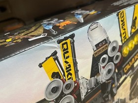 LEGO-The Ninjago Movie- QUAKE MECH w/5 Mini Figures- Retired NIB New Set 70632