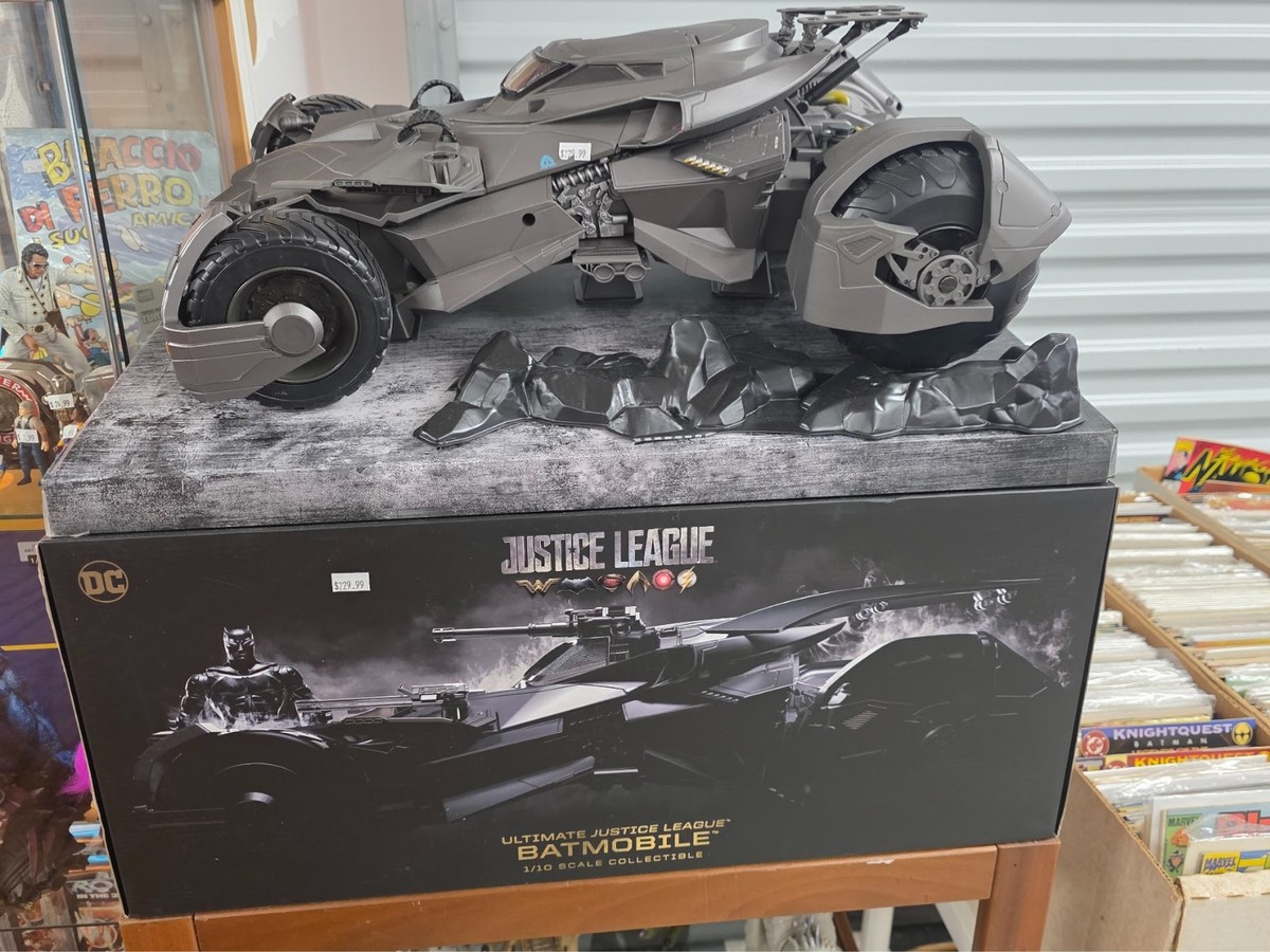 Mattel Ultimate Justice League Batmobile Vechile and Figure
