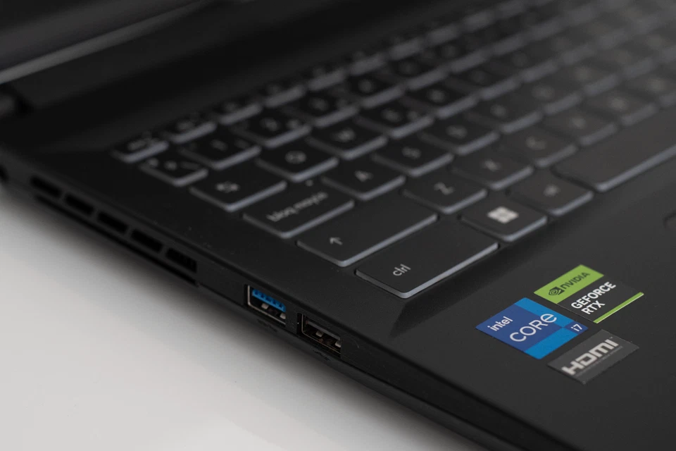 Portatil MSI Creator M16 B13VE – i7-13700H · 32GB DDR5 · 1TB SSD · RTX 4050 - Imagen 3 de 3