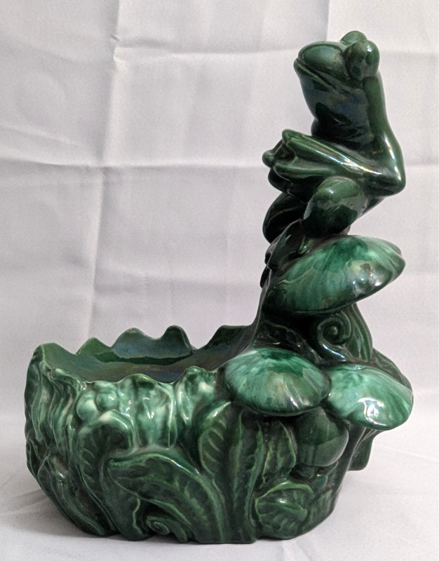 VTG Rare MCM Green Ceramic Fishing Frog - Fish Bowl Holder - Sitting on Mushroom