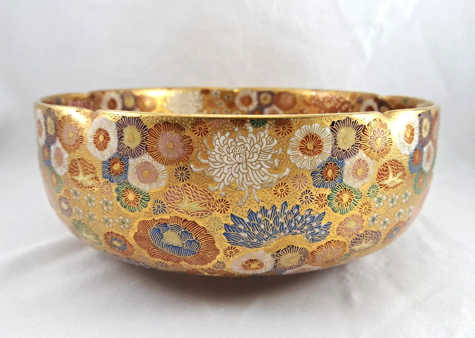 Fine Antique Satsuma 1000 FLOWERS Large Lobed Bowl 9.75" Dia x 3.75" Signed EUC - Image 3 of 4
