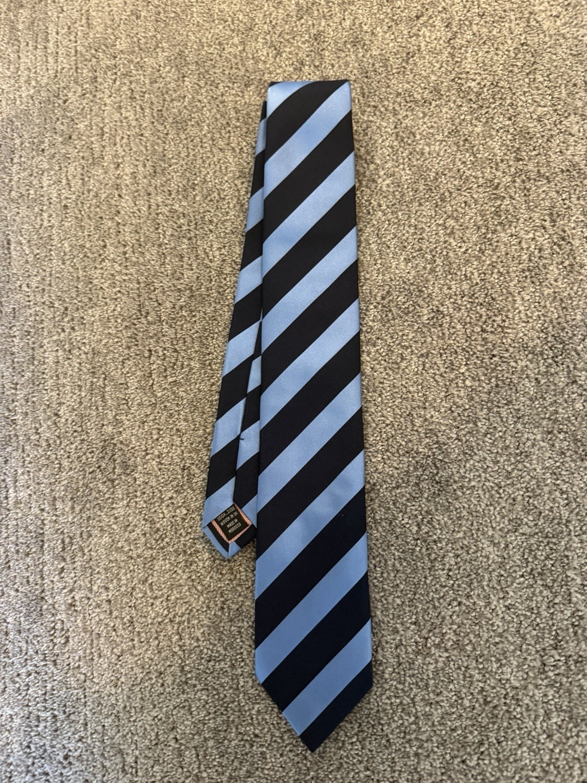 Thomas Pink Silk Striped Tie Navy and Light Blue 100percent Silk Mens EUC Rare image 2