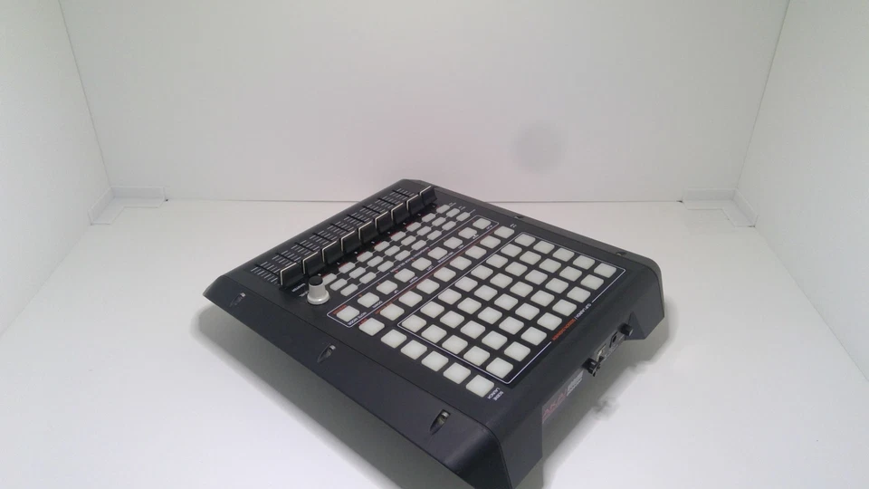 AKAI APC20 Ableton MIDI Controller – Pre-Owned, No Adapter, Minor Wear. - Image 3 of 4