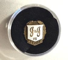 VTG Employee Service Award Pin: JOHNSON & JOHNSON 15 Yrs; 10K Solid Gold 2.6 Gms
