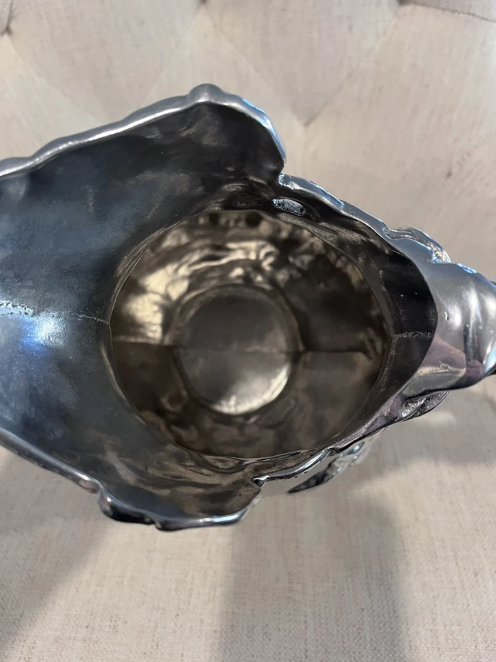 Jarra de agua ARTHUR COURT floral magnolia aluminio fundido vintage 2002. 10" Foto 4 de 4