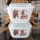 (2) Vintage Pyrex Early American Refrigerator Dishes With Lids 501B  1 1/2 Cup