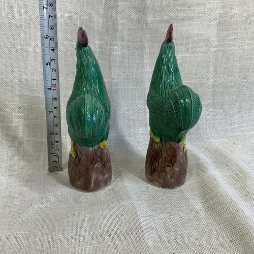Vintage Chinese Pair Porcelain Roosters 6.5 Inches Tall Asian Style Chinoiserie - Picture 4 of 10