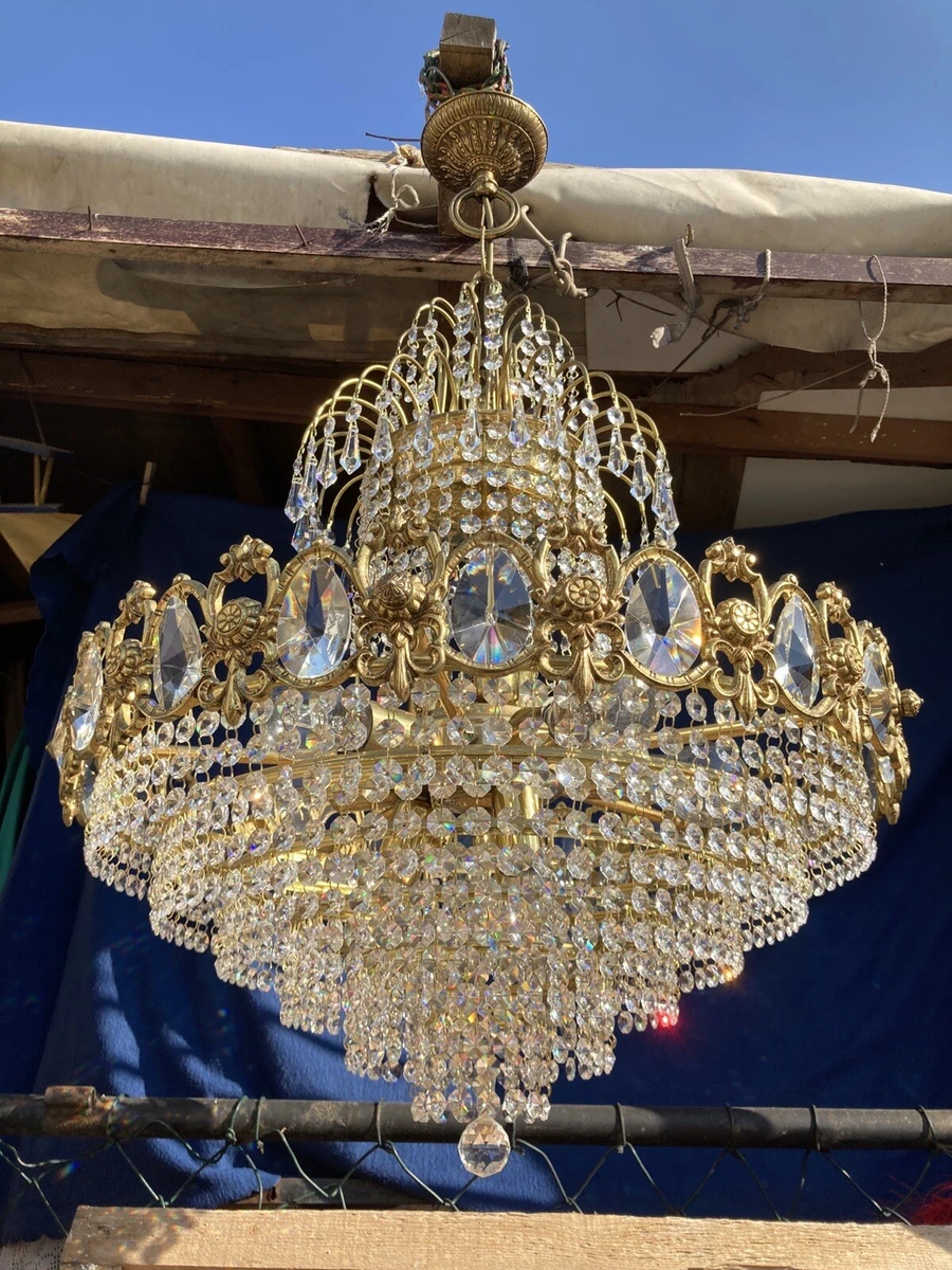 Giant chandelier top