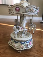 VINTAGE MERRY GO AROUND CAROUSEL ROTATION MUSIC BOX
