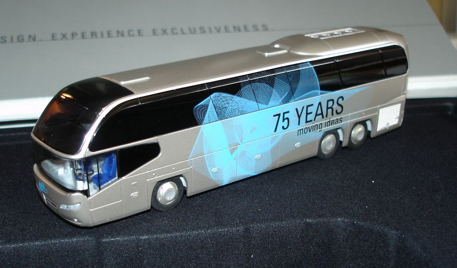 Rietze Neoplan Cityliner avec pin cahier milesstones 75 Years Moving ideas NEUF Rietze Neoplan Cityliner avec pin cahier milesstones milesstones milesstones 75 Years Moving ideas NEUF c8b7a4