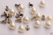 Borchie sfuse a Perla tonda con rivetto colore Bianco perla diametro 8mm