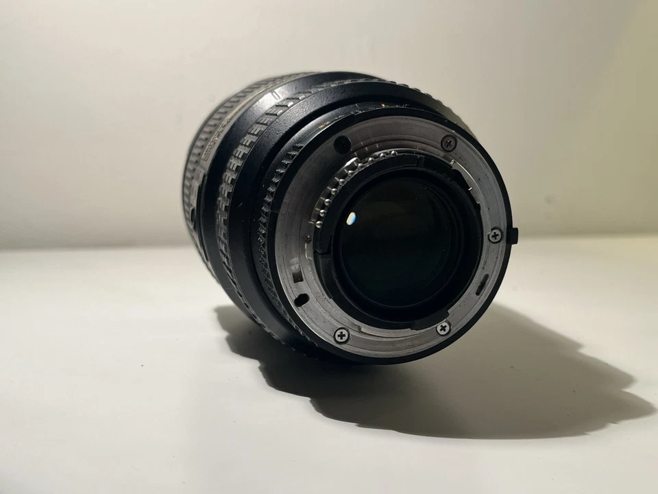 Lente zoom gran angular Nikon AF-S NIKKOR 17-35 mm f/2,8D IF-ED - Pro Full Frame FX Foto 3 de 4