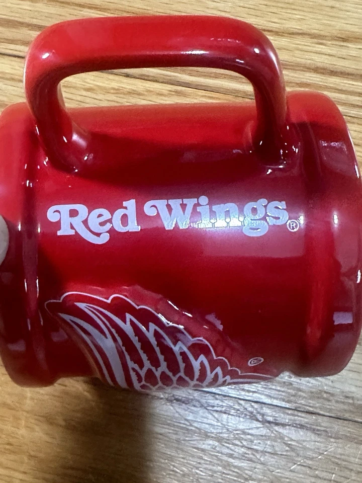 Небольшая кофейная чашка с логотипом крылатого колеса Detroit Red Wings товары НХЛ красная - Изображение 4 из 4