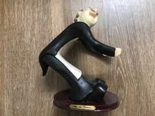 Vintage Meg Lee Butler Waiter Wine Stewart Wine Bottle Holder Resin .