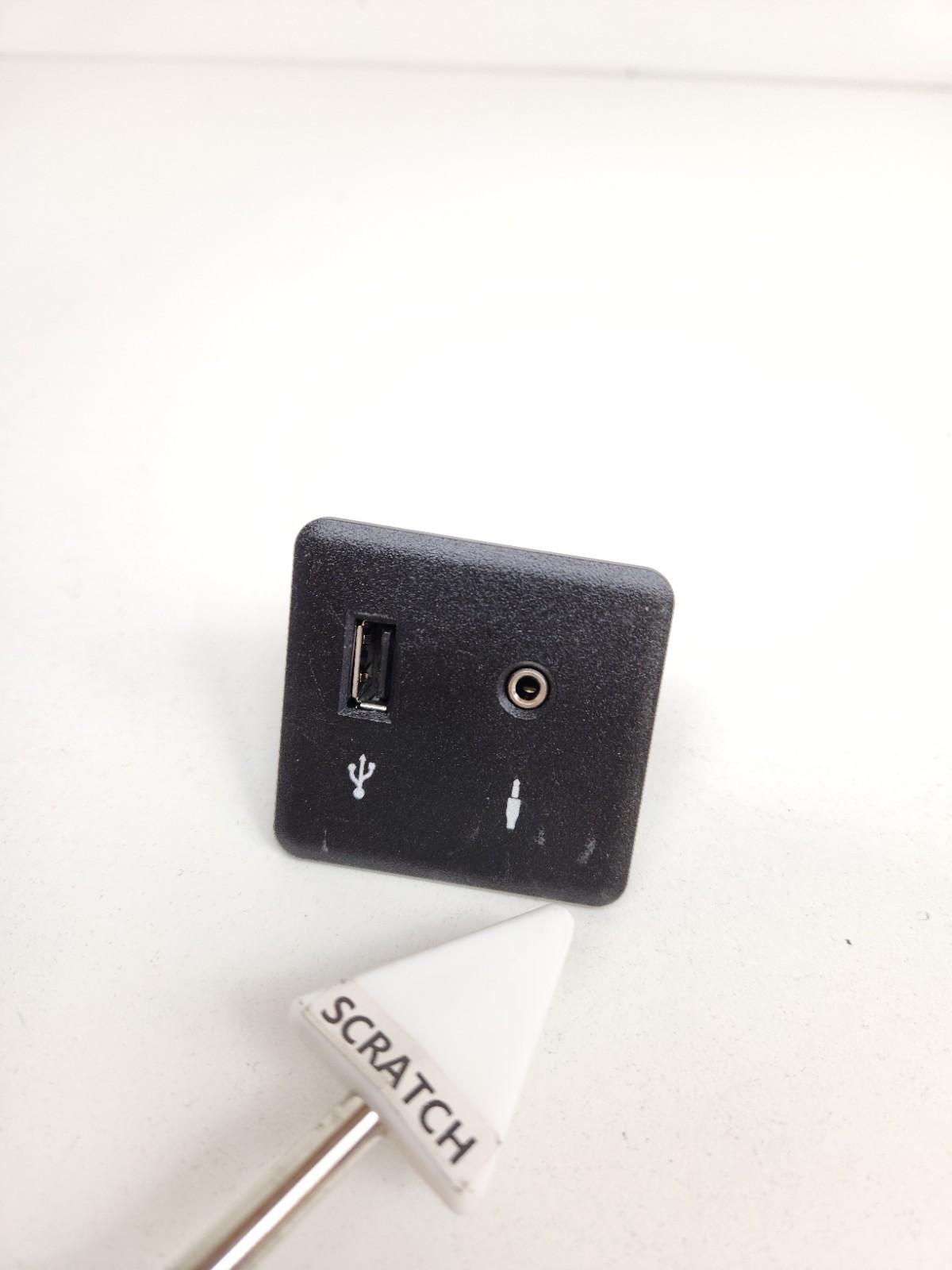 2015-2017 MCLAREN 675LT USB AUX PORT PLUG PANEL UNIT OEM 