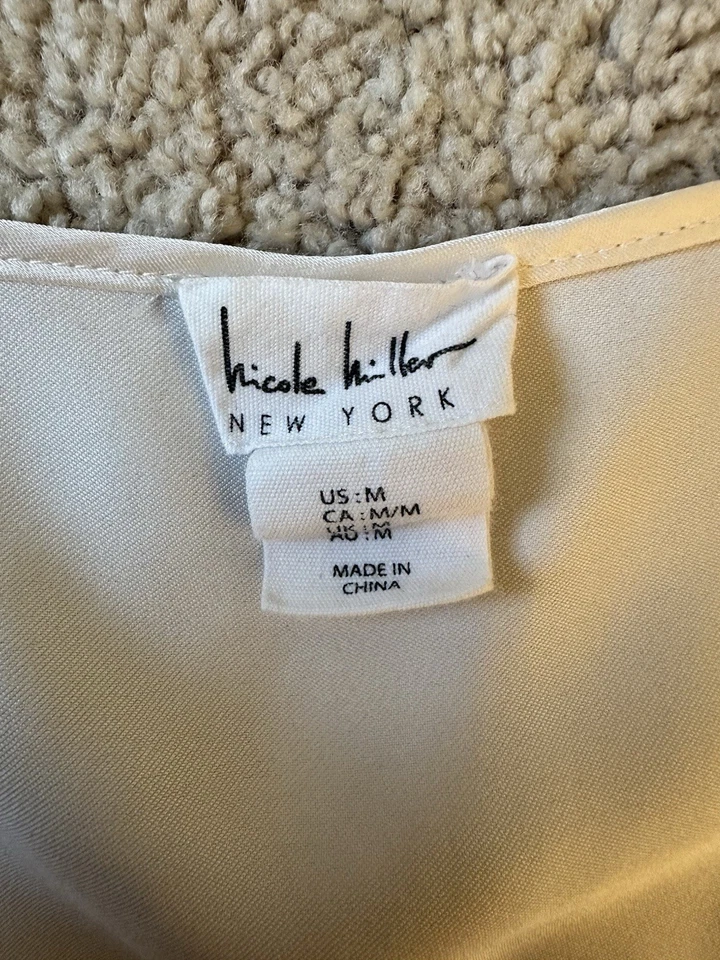 Nicole Miller New York 缎面衬衫 M 香槟扭前无袖上衣 — 第 3/4 张图片